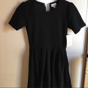 🦄 NWT Solid Black Lularoe Amelia 🦄